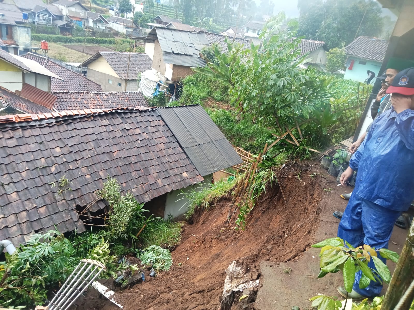  Longsor Terjang Pangalengan Kabupaten Bandung, Tiga Rumah Terseret Tanah